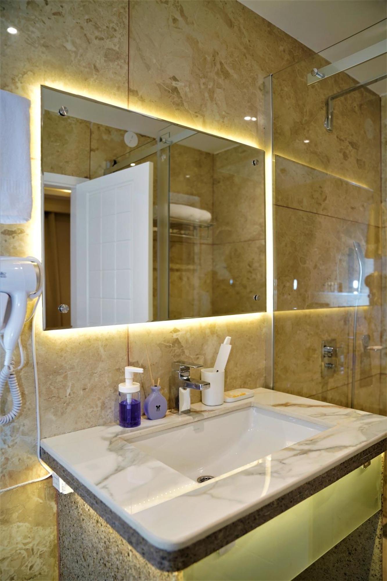Essence Grandeur Hotell Guwahati Eksteriør bilde