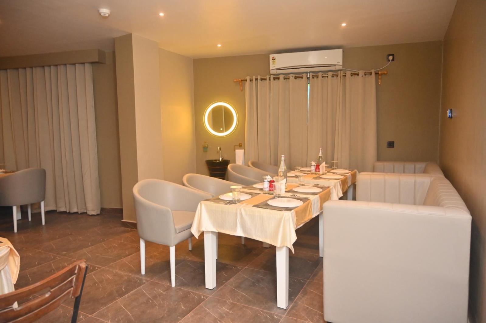Essence Grandeur Hotell Guwahati Eksteriør bilde